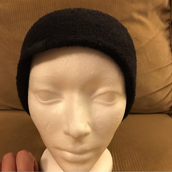 The North Face women’s winter hat. Black in colour. NWOT. - Picture 3 of 7